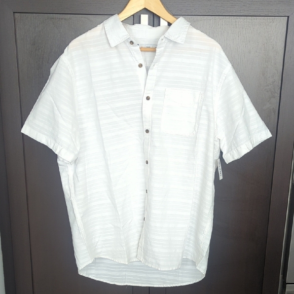 Old Navy Men's White Casual Button Down Shirt with Relaxed Fit - XL NWT - Picture 2 of 7